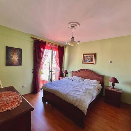 Central Tirana Flat Near Bazaar Exterior photo